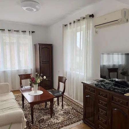 опера. стил и комфорт. идеален център. Apartamento Varna